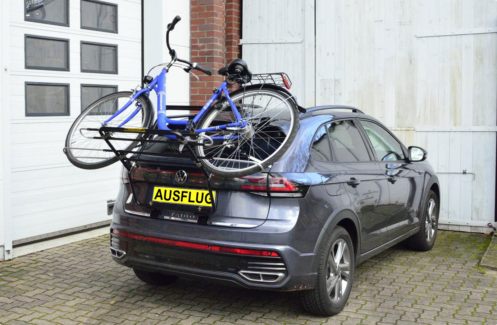 Hecktrger VW Taigo 5N Paulchen Mittellader Fahrradtrger ohne Kupplung an der Heckklappe montiert