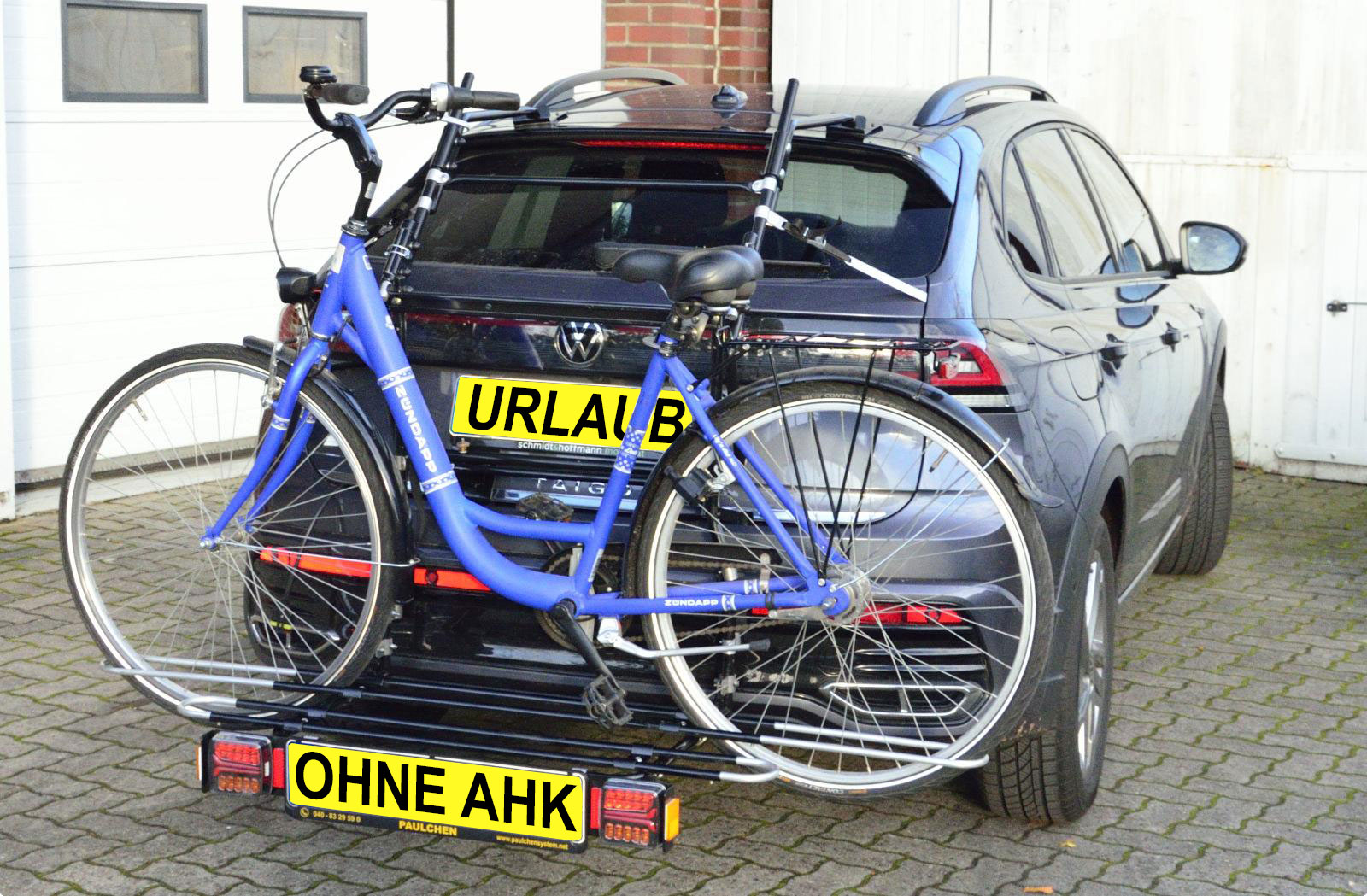 Fahrradtrger VW Taigo 5N - Tieflader inkl. Zusatzbeleuchtung - ohne Kupplung an der Heckklappe montiert