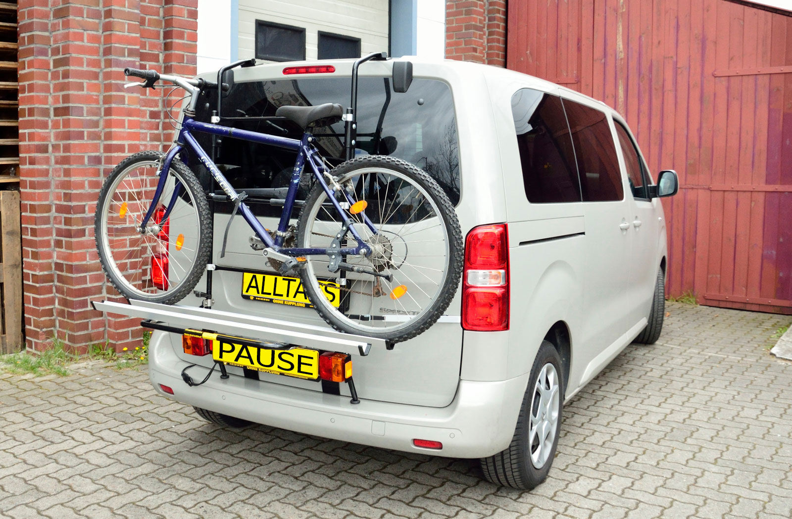 Fahrradtrger Opel Vivaro C - Heckklappentrger fr die Montage am Kofferraum ohne Anhngerkupplung ohne Bohren