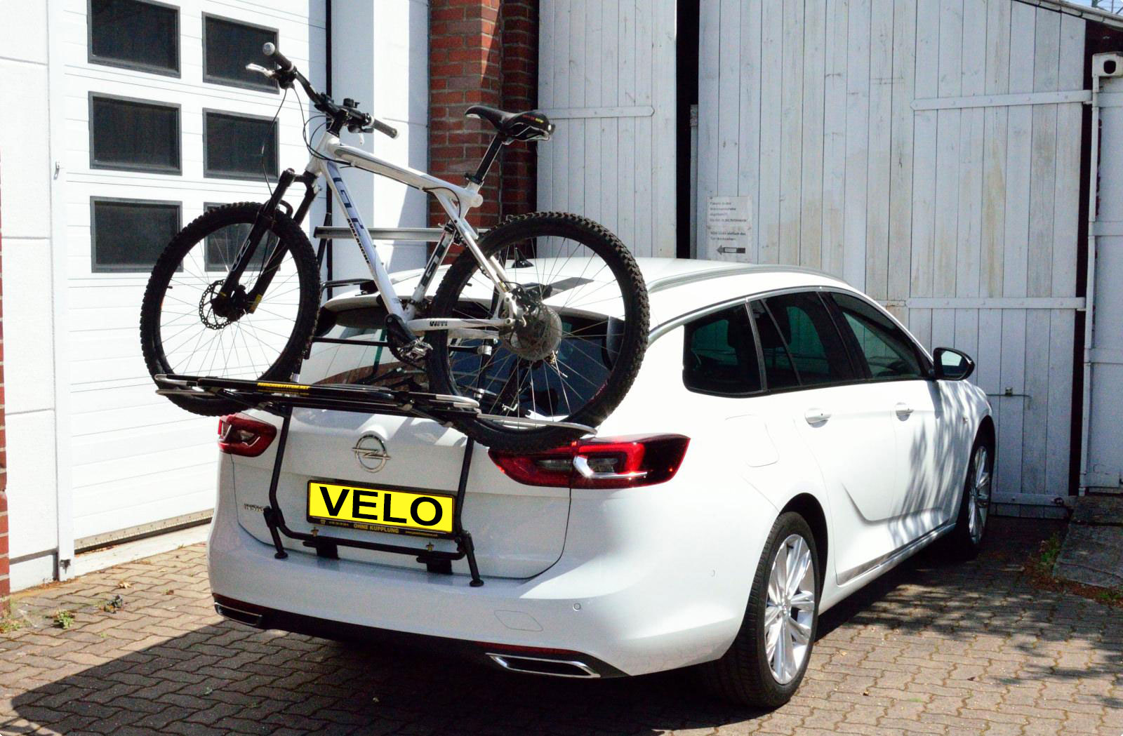 Heckklappentrger Opel Insignia B Sports Tourer Fahrradtrger ohne AHK montage ohne Bohrem am Kofferraum Paulchen Thule
