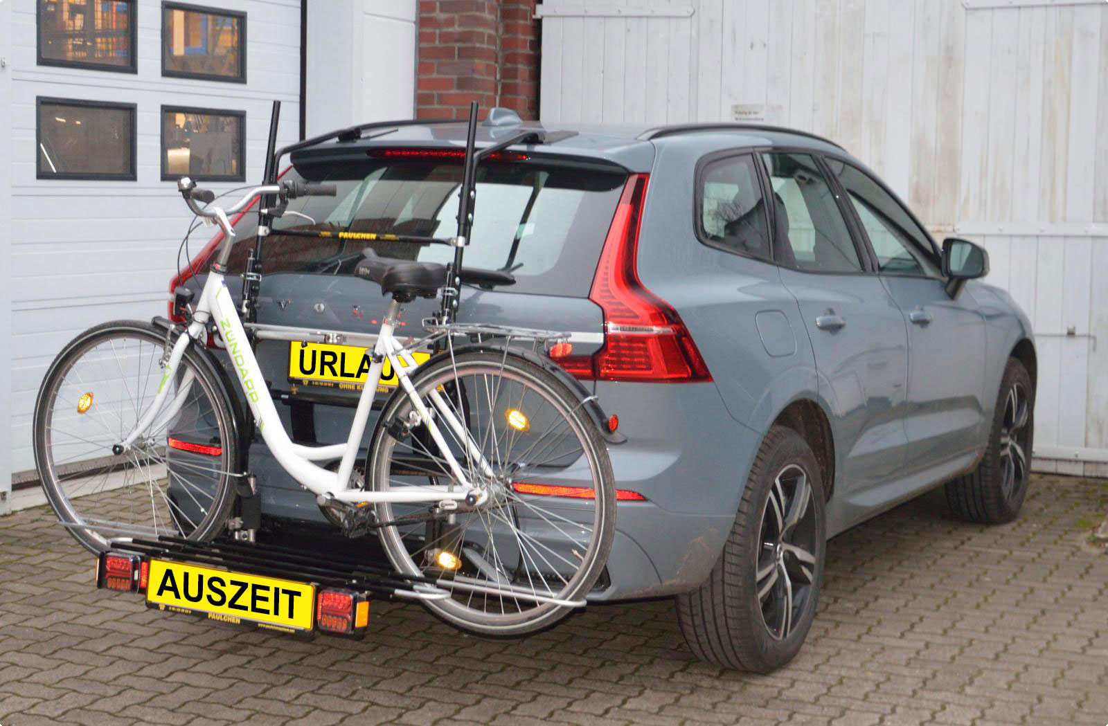 Fahrradtrger Volvo  XC60 SPA - Tieflader inkl. Zusatzbeleuchtung - ohne Kupplung an der Heckklappe montiert
