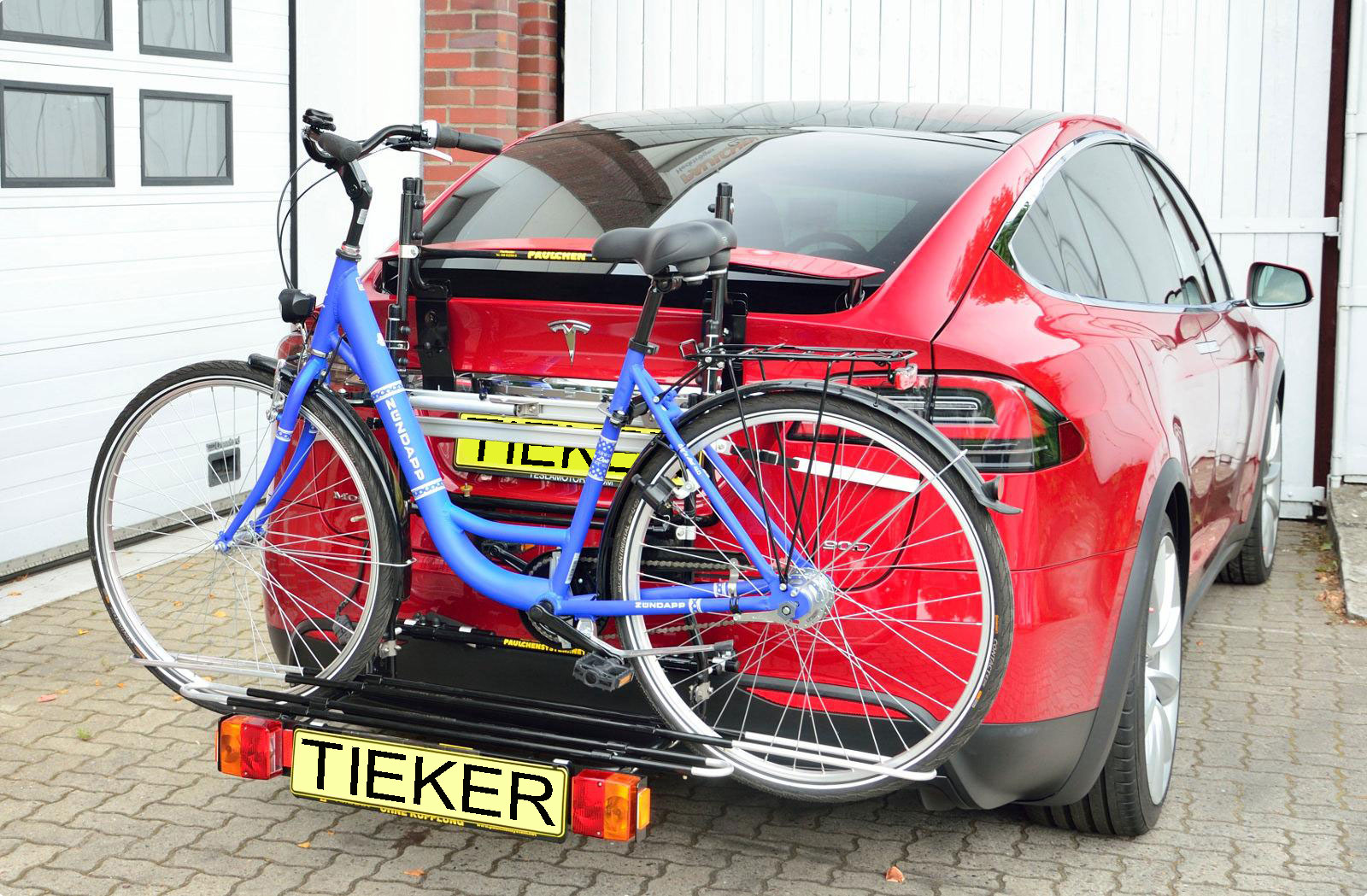 Fahrradtrger Tesla Model X mit Spoiler - Tieflader Paulchen - Montage ohne Anhngerkupplung
